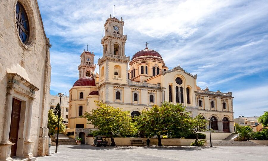 Day Trip To Heraklion City Center & Market & CretAquarium - The Pateles market: local shopping, not a souvenir show