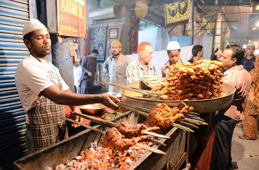 Delhi Markets: A Cultural Shopping Experience with an Expert - Kinari Bazaar and the art of Indian wedding decoration