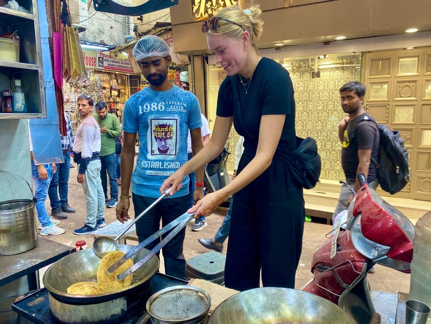 Delhi: Old Delhi's Street Food, Temples & Spice Market Tour - The Sikh gurdwara and its free-meal kitchen