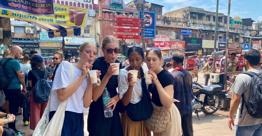 Delhi: Old Delhi's Street Food, Temples & Spice Market Tour - A mosque, the Red Fort, and Old Delhi’s layers