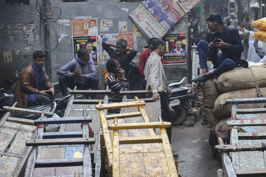 Delhi: Old Delhi & Spice Market Tour - A cycle-rickshaw ride through Old Delhi