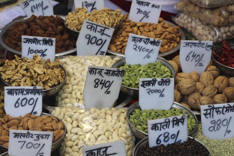 Delhi: Old Delhi & Spice Market Tour - Paan Mandi and the smaller market lanes