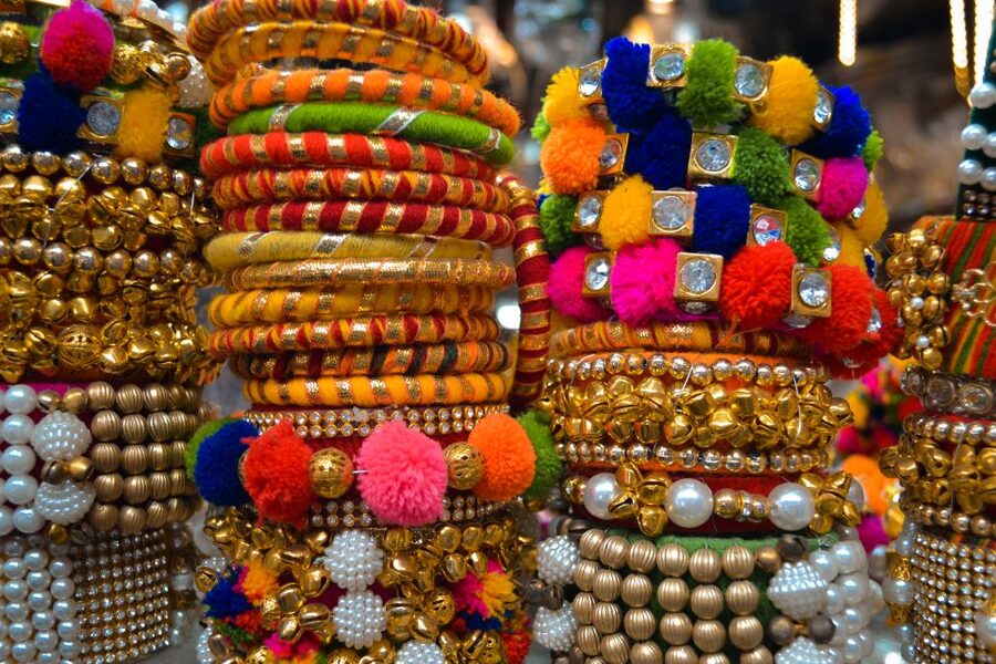 Delhi: Old Delhi & Spice Market Tour - Kinari Bazar and the color of wedding trade