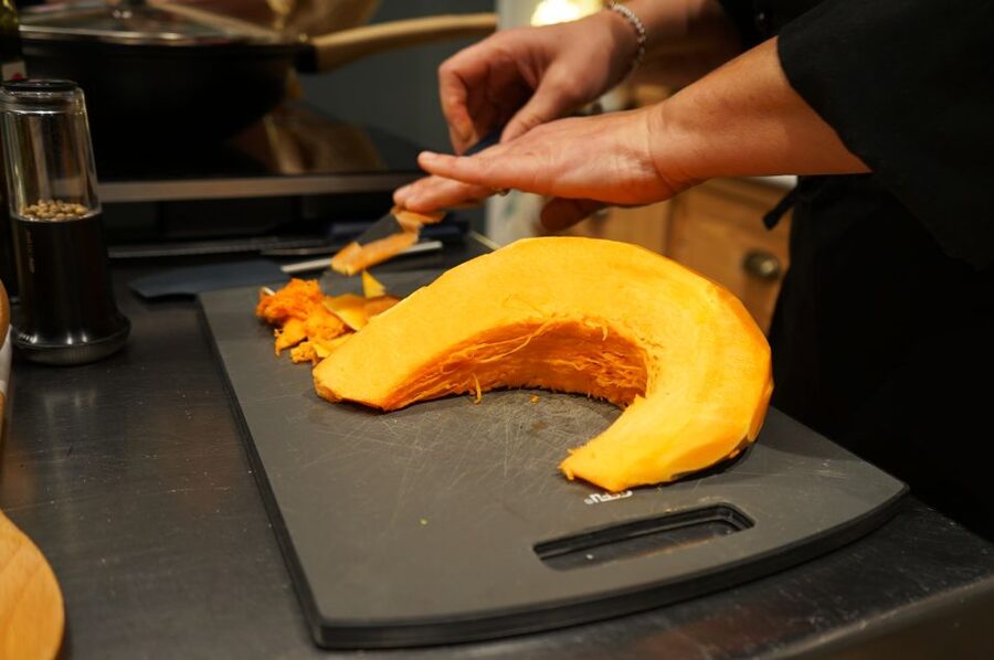 Discover the old market and make fresh pasta - Preparing tiramisu before the meal