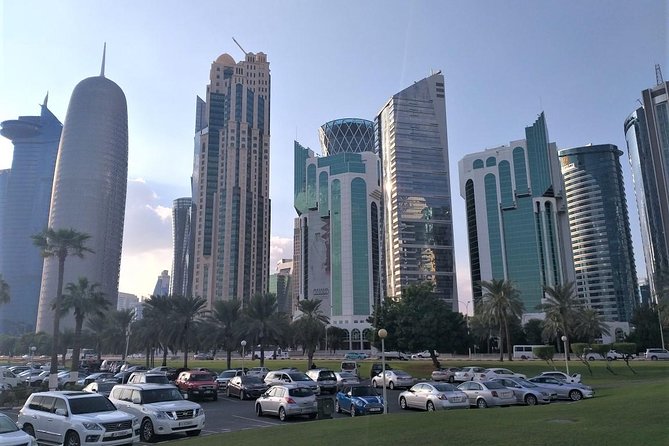Doha City Tour: Souq Waqif, Katara, The Pearl, and Corniche - What the guides add to the experience