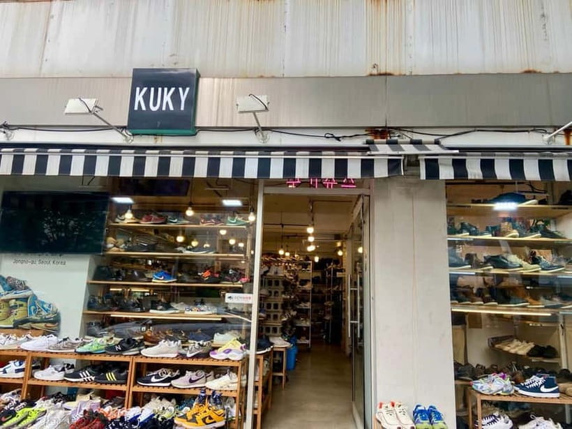 Dongmyo Flea Market Vintage Vibes Local Guided Tour - Meeting SuYeon and getting your bearings
