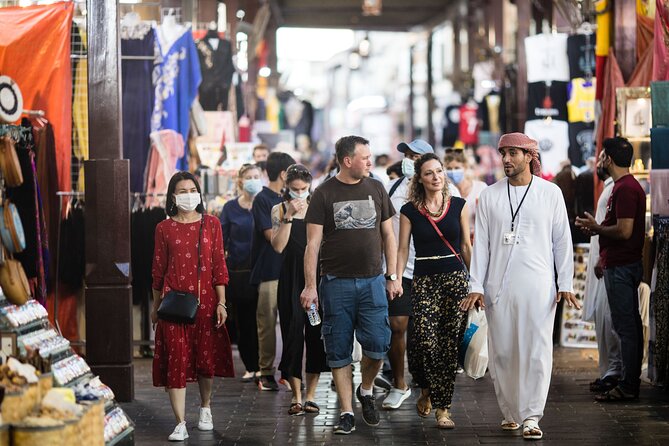 Dubai Aladdin Tour: Souks, Creek, Old Dubai and Tastings - Learning how the Old Souk works