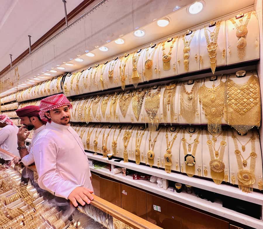 Dubai: Authentic Old Town, Souks, Tastings & Abra Boat Tour - Arabic coffee, saffron tea, and local sweets