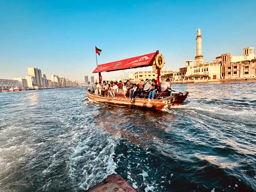 Dubai: Authentic Old Town, Souks, Tastings & Abra Boat Tour - Spices, gold, and advice for avoiding tourist traps