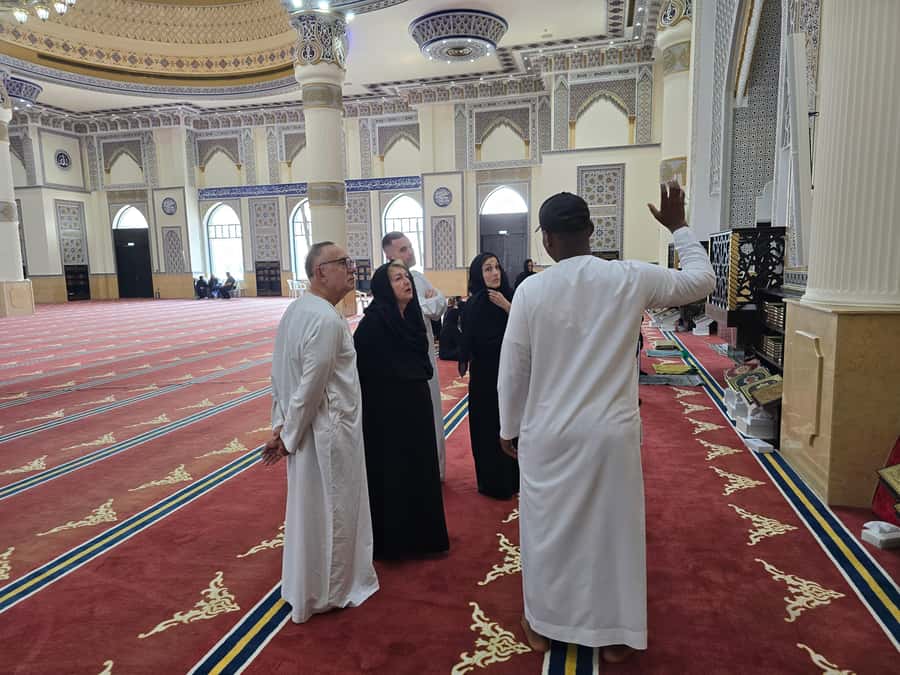 Dubai:Private Frame Entry, Mosque, Souks, Tastings& transfer - Why this five-hour route works