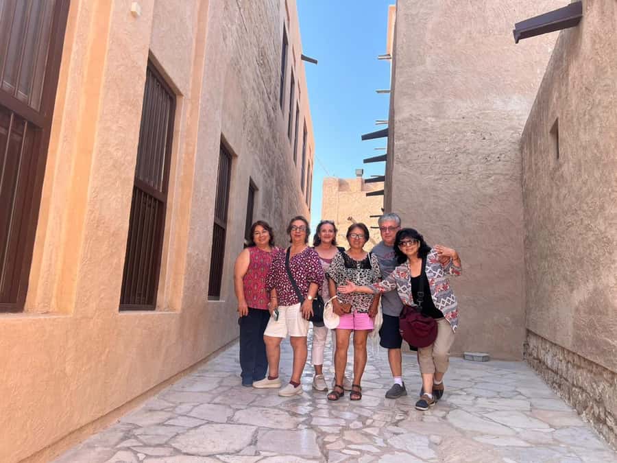 Dubai Tour: Haritage Walking Guide, Gold & Spice Souq, Creek - Guides, languages, and the pace of the walk