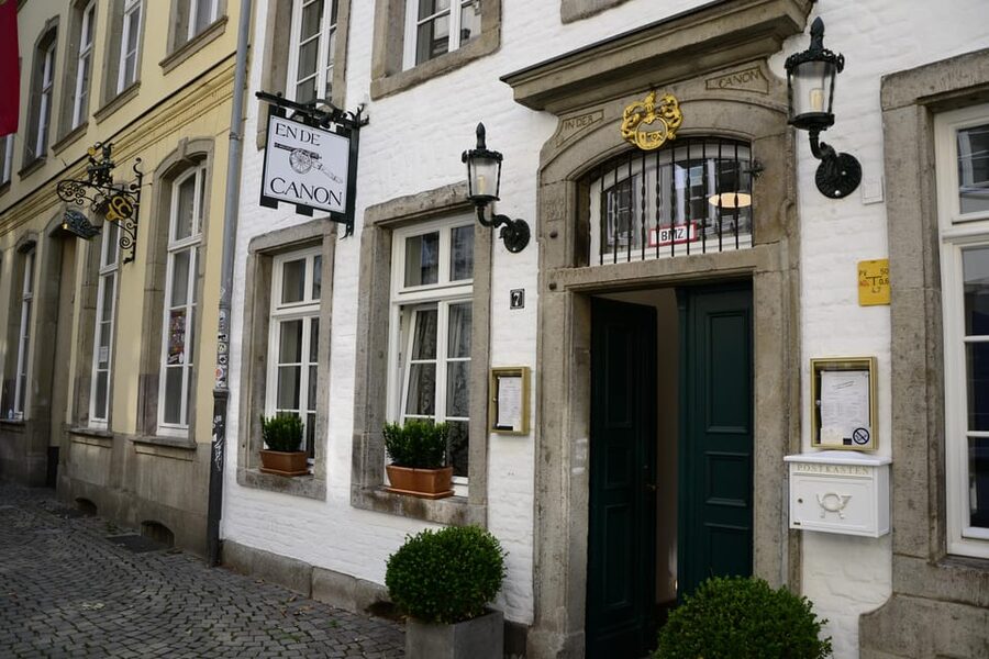 Düsseldorf walk: The Old Town and a charming market square - Should you book the Düsseldorf Old Town walk?