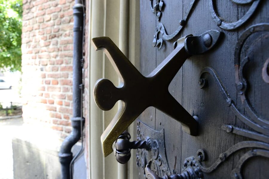 Düsseldorf walk: The Old Town and a charming market square - Burgplatz and the Rhine promenade