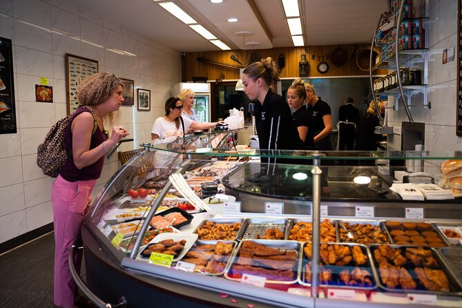 Dutch Street Food Tour on Amsterdam Market - Group size, timing, and comfort