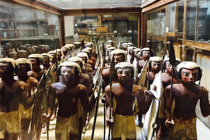 Egyptian Museum and Giza Pyramids and khan el khalili market and bazzar - What the private format adds