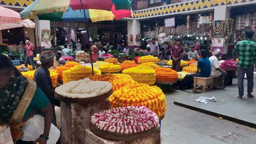 Experience Bangalore - Evening City Walk Tour & Market Visit - Meeting Vidhana Soudha at 6:00 PM