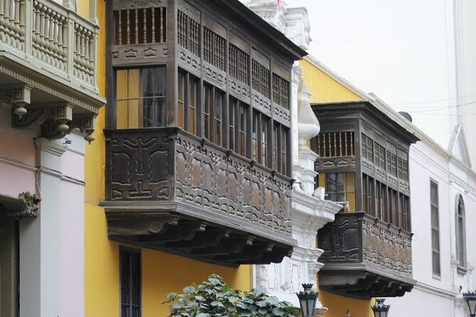 Experience Lima: Taste 12 Snacks and Visit Top Monuments - Mercado Central: anticuchos, fruit, and picarones