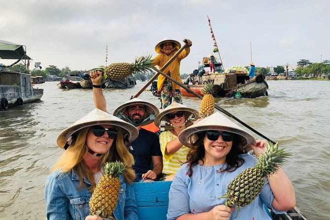 Explore Floating Market with Local People - The small canals are the calmest part