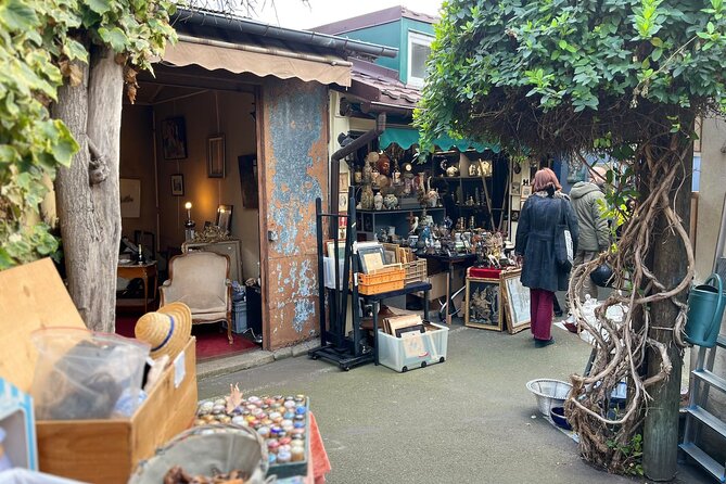 Flea Market Secrets near Montmartre: A Paris Hunt for Treasures - Who will enjoy this most