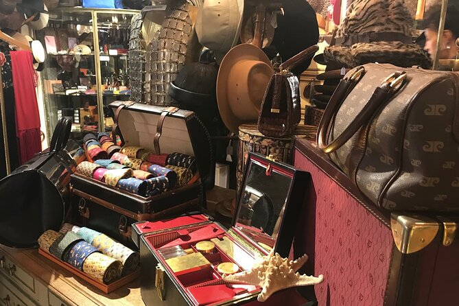 Flea Market Secrets near Montmartre: A Paris Hunt for Treasures - What happens during the two-hour route