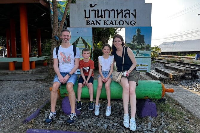 Floating and Railway Markets with Kwan Damnoen Restuarant - The real cost of the eight-hour schedule