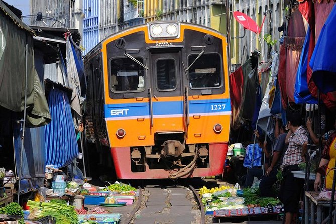 Floating Market Damnoen Saduak and Meklong Railway Market: Half Day Tour - Why these two markets make a good Bangkok side trip