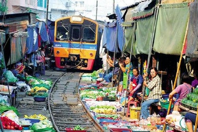 Floating Market Damnoen Saduak and Meklong Railway Market: Half Day Tour - A traditional boat through Damnoen Saduak
