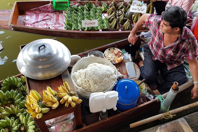 Floating Market Damnoen Saduak and Meklong Railway Market: Half Day Tour - Food, fruit, and small local stops