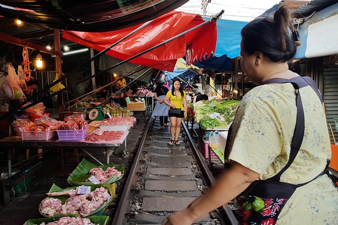 Floating Market Damnoen Saduak and Meklong Railway Market: Half Day Tour - The guide can make or break the morning
