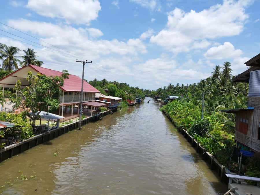 Floating Market Full-Day Bicycle Tour from Bangkok - Wat Bang Kung and the banyan-tree chapel