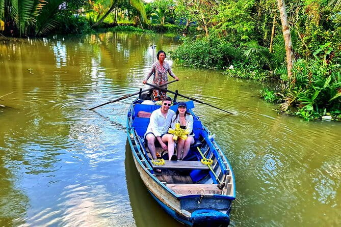 Floating Market & Hidden Canals – Small Group Morning Boat Tour - The pineapple stop and return across the water