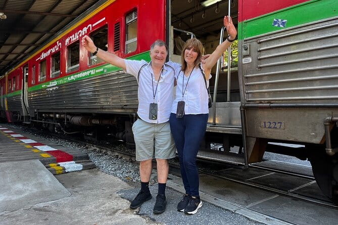 Floating Market & Railway Market Private Tour - Cruising through Damnoen Saduak