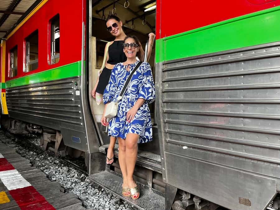 Floating & Railway markets (multi-language) - Practical booking advice