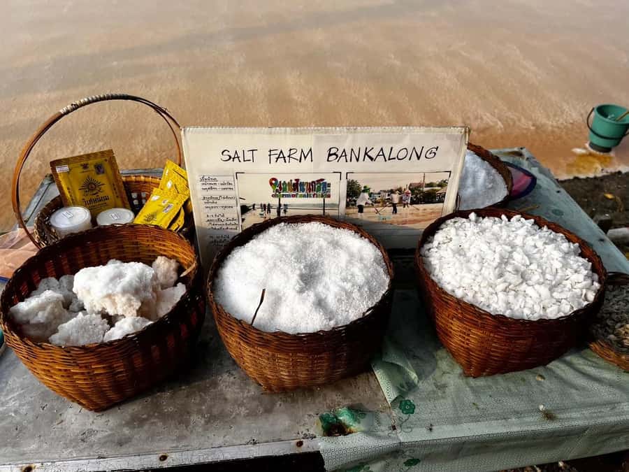 Floating & Railway markets (multi-language) - Eating Thai food along the way
