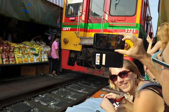 Floating & Railway Markets (Optional Mangrove Visit) Private Tour - Damnoen Saduak by motorboat