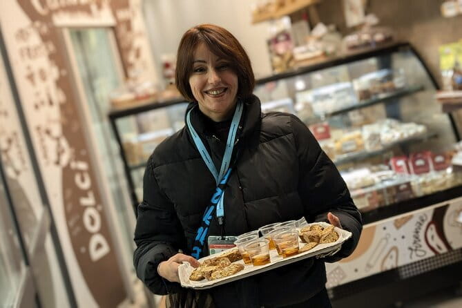 Florence Street Food Walking Tour with wine in Duomo Area - What the guides add to the experience