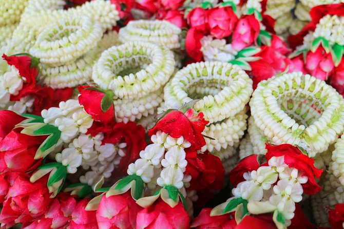 Flower Market & Floral Art: Multilingual Private Tour [EN/others] - Folding lotuses beside the market stalls