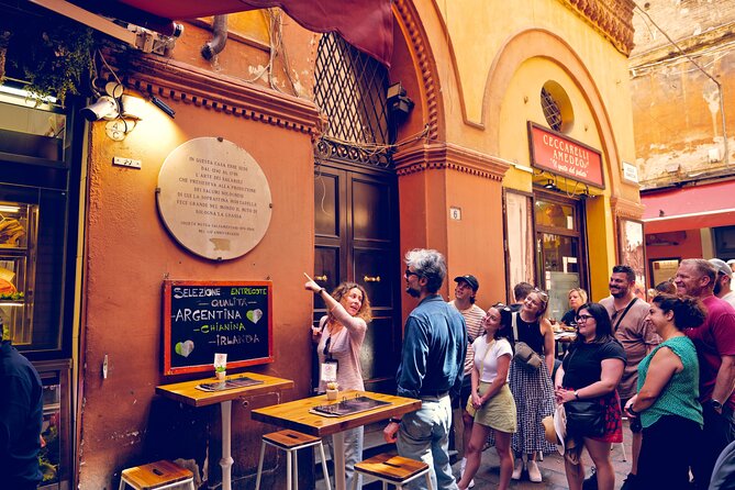Food markets tour with a local! - A relaxed pace, with a little city history