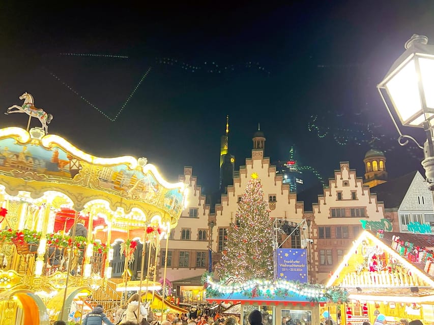 Frankfurt: Christmas Market & Old Town Tour 60 min-daily 16:00-in German - The walk toward the Iron Footbridge