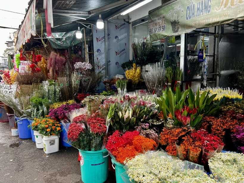 Free E-Sim Saigon Foodie Market Tour - Photo Stops and Guided City Context