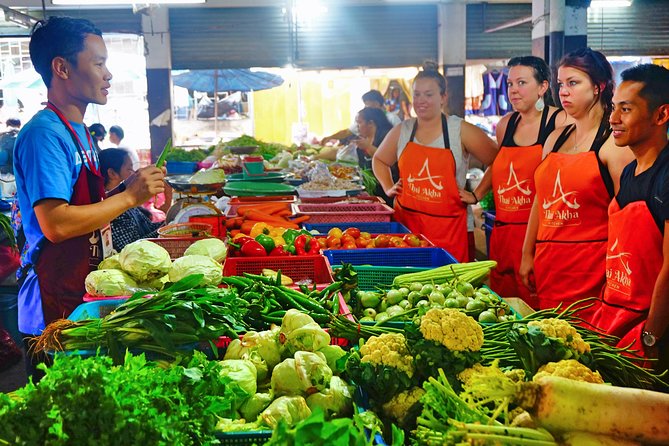 Fresh Local Market Tour - Food tour in Chiang Mai - A Thai Breakfast Before The Market Gets Its Turn