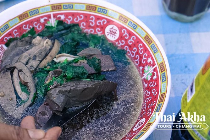 Fresh Local Market Tour - Food tour in Chiang Mai - Reading Bumrung Buri Market With A Guide