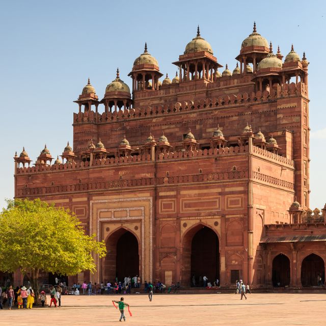 From Agra: Fatehpur Sikri and Market Private Half-Day Tour - Two hours among the palace buildings