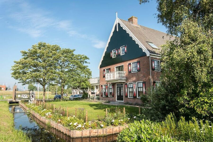 From Amsterdam; Alkmaar Cheese market & Zaanse Schans - How the pacing affects the value
