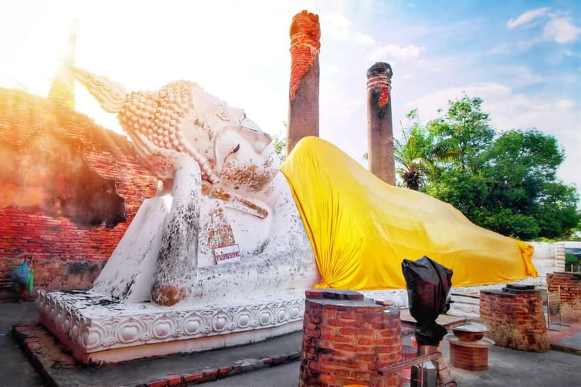 From Bangkok: Ayutthaya & Ayothaya Floating Market Day Trip - Starting near Asok and settling into the long road trip