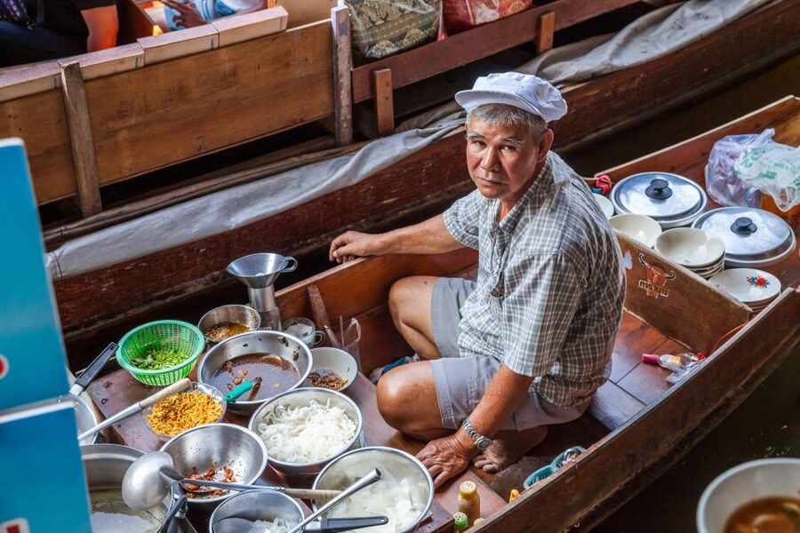 From Bangkok: Damnoen Saduak Floating Market Guided Tour - What to eat during the one-hour break