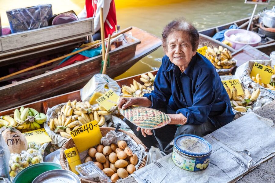 From Bangkok: Damnoen Saduak Floating Market Guided Tour - A tour shaped by its guides