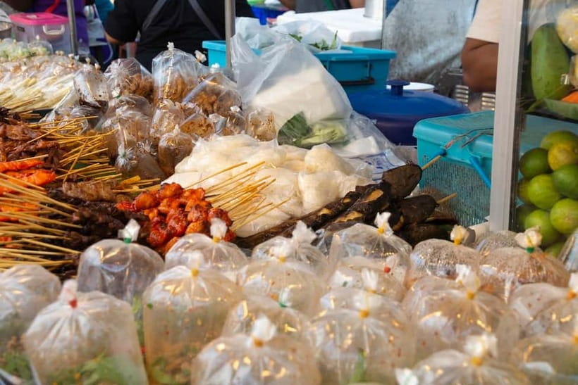 From Bangkok: Don Wai Market, Wat Samphran & Lotus Café Tour - Price, inclusions, and what to budget