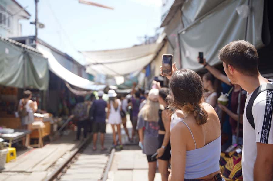 From Bangkok: Floating Market and Ayutthaya Guided Day Tour - Key points at a glance
