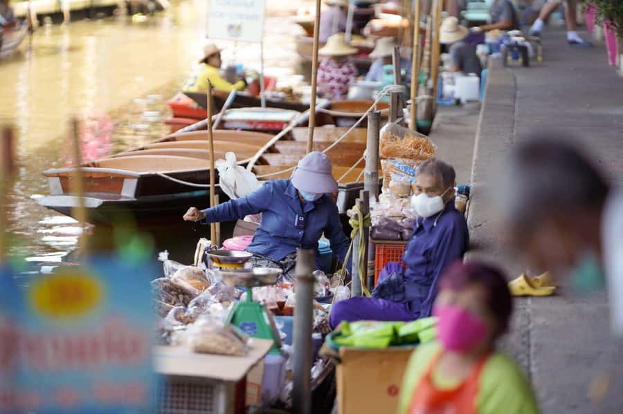 From Bangkok: Floating Market and Ayutthaya Guided Day Tour - The vehicle, group size, and pace